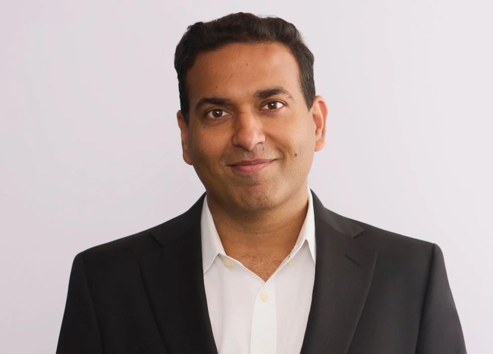 Nitin Dua, Bates White Photo